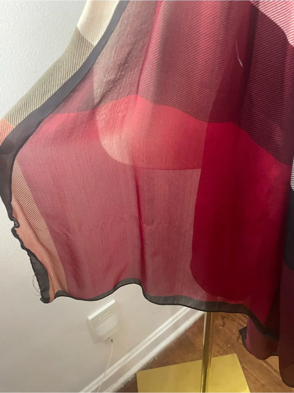 Authentic Burberry Plaid Mega check Lightweight Women's Scarf - Picture 11 of 13